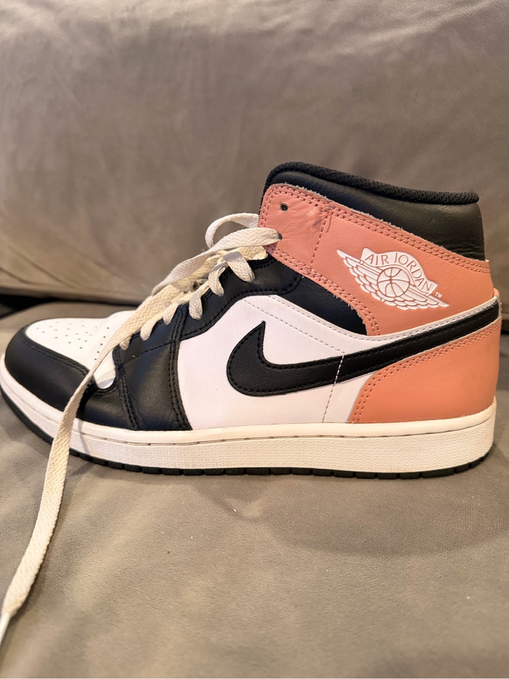 Jordan 1 Mid Rust Pink Sneakers